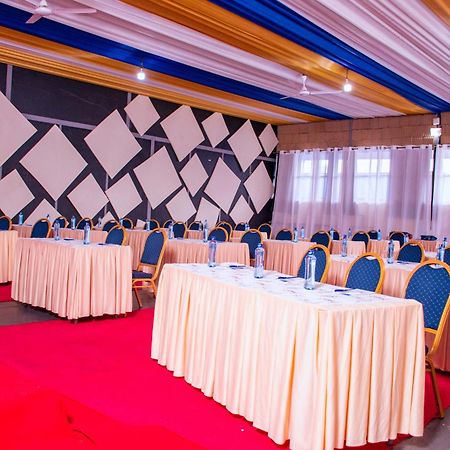 Buraha Zenoni Hotel&Resort Nakuru Bagian luar foto