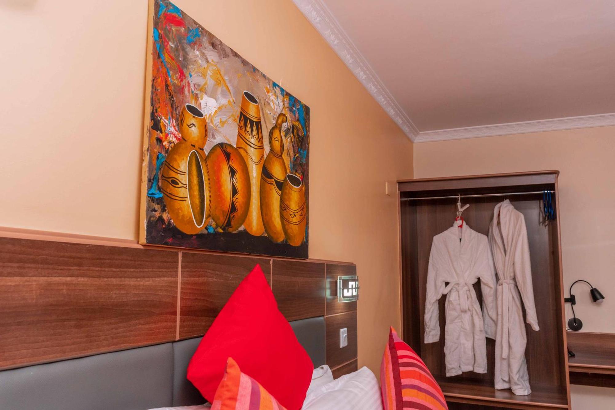 Buraha Zenoni Hotel&Resort Nakuru Bagian luar foto