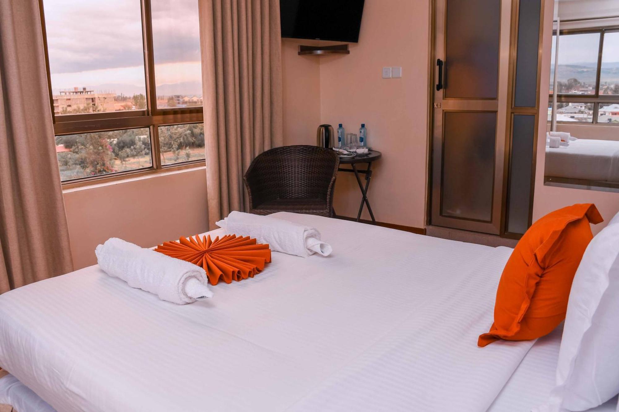 Buraha Zenoni Hotel&Resort Nakuru Bagian luar foto