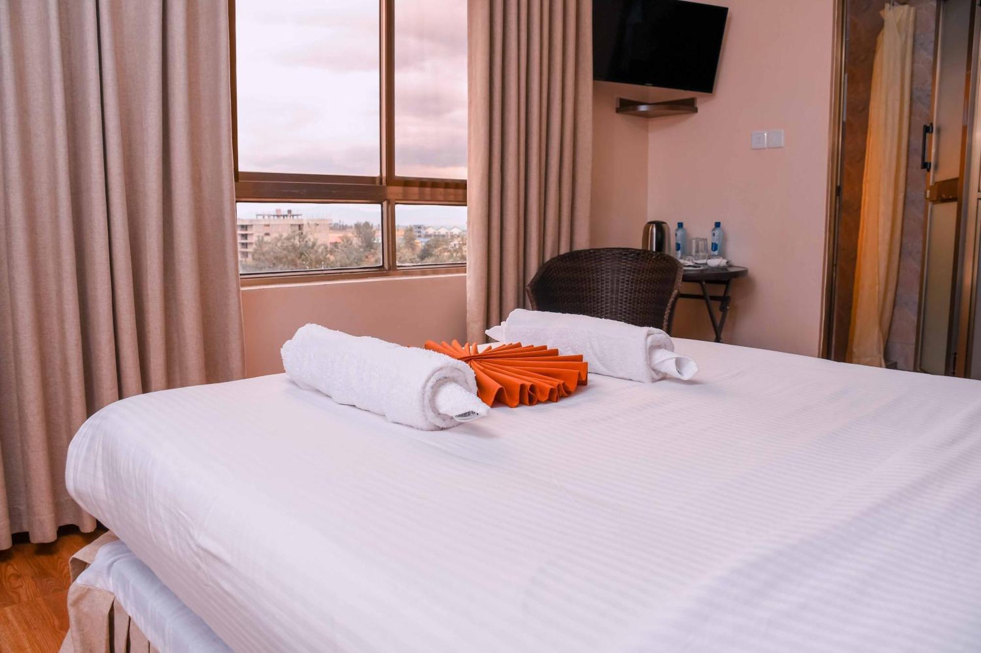 Buraha Zenoni Hotel&Resort Nakuru Bagian luar foto