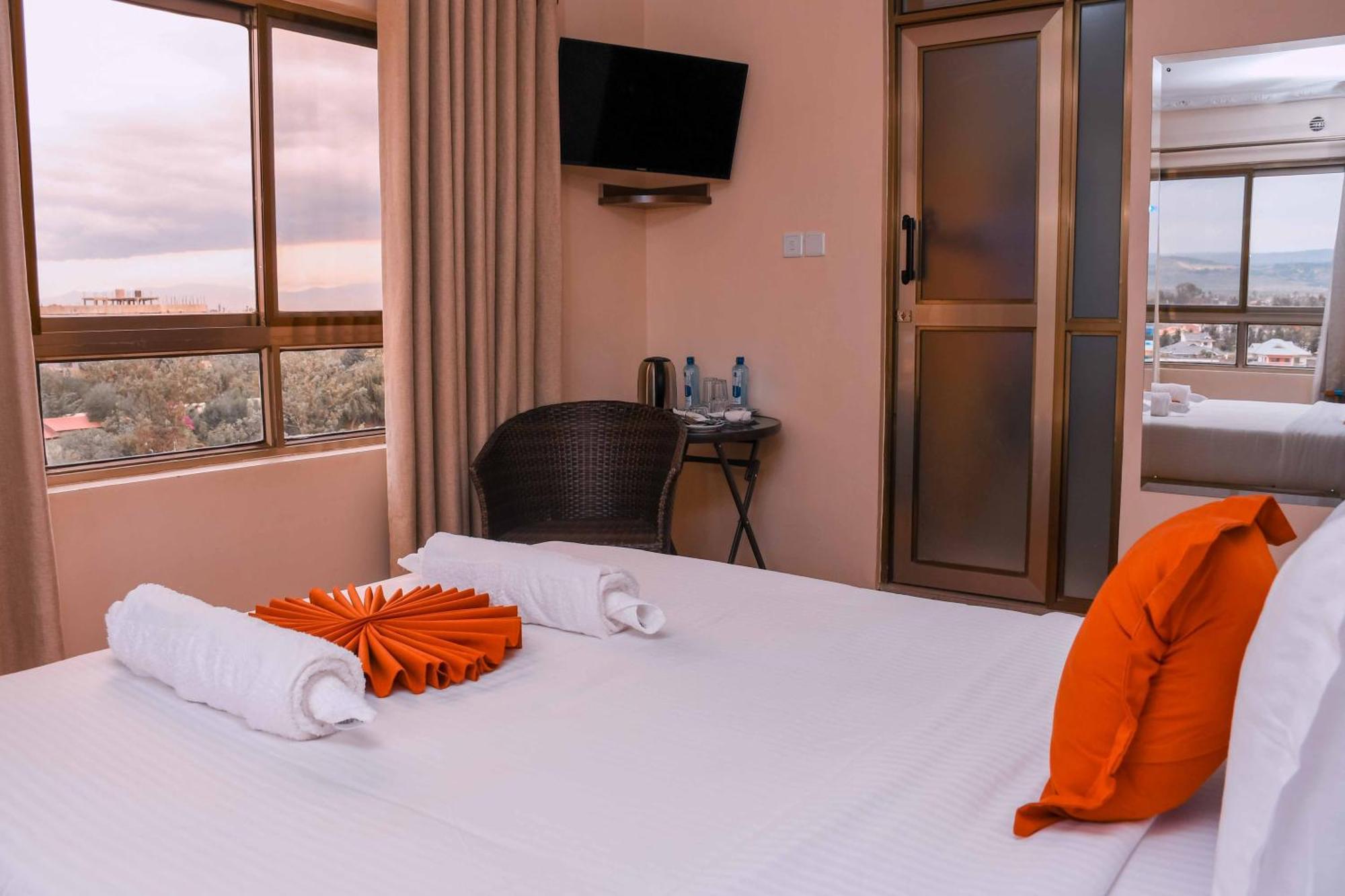 Buraha Zenoni Hotel&Resort Nakuru Bagian luar foto